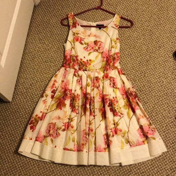 White and pink floral dress - Picture 1 of 4
